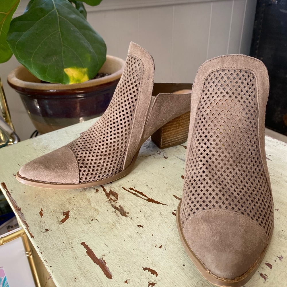 Coconuts slip on heels